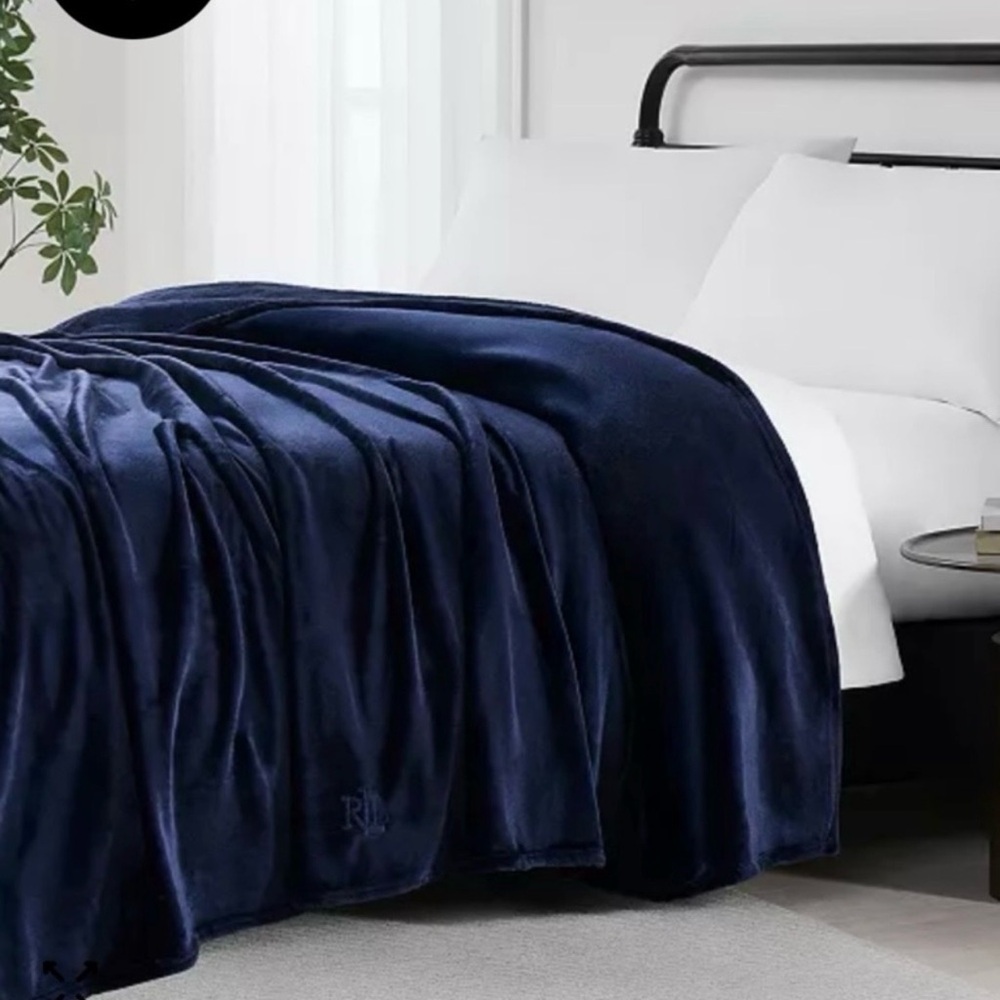 Ralph Lauren Micromink Plush Navy Velvet Throw Blanket King retail $190